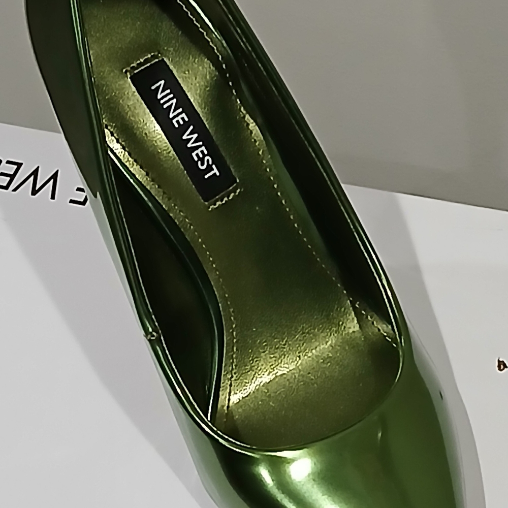 Brand New W/O Tags Nine West Women's Metallic Green Pumps Size 5